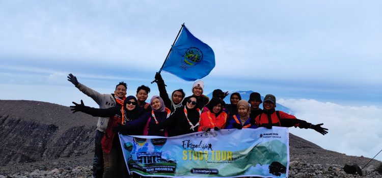 Pramuka Unri Study Tour ke ISI Padang Panjang dan Ekspedisi Gunung Marapi